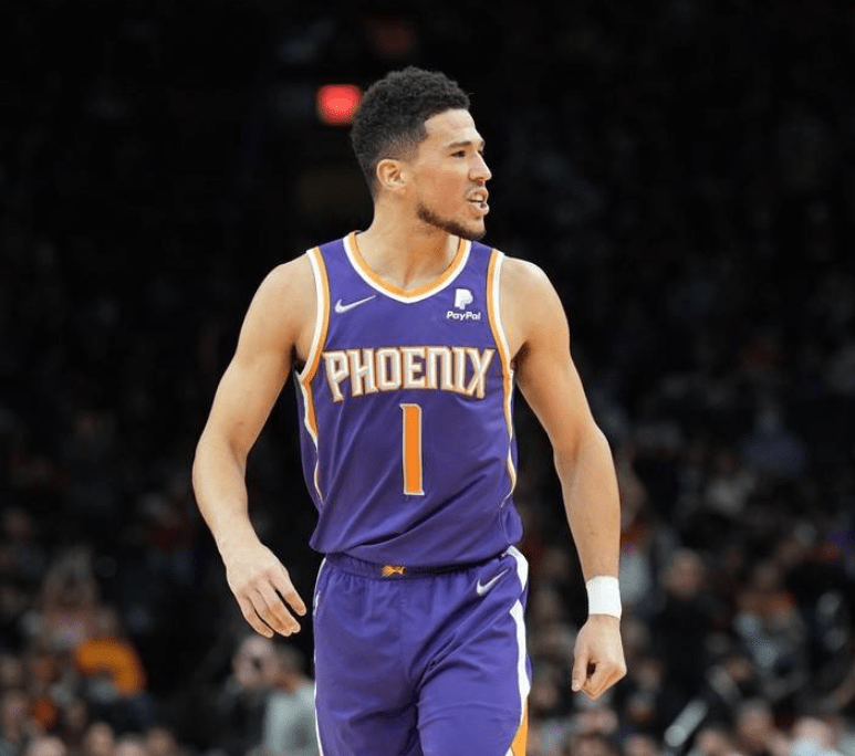 关于深圳队完胜勇士，布克惊艳四座的信息