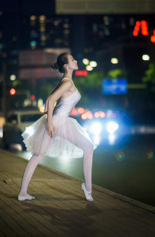 开云体育入口-巴萨绝杀罗马，伊布点燃赛场