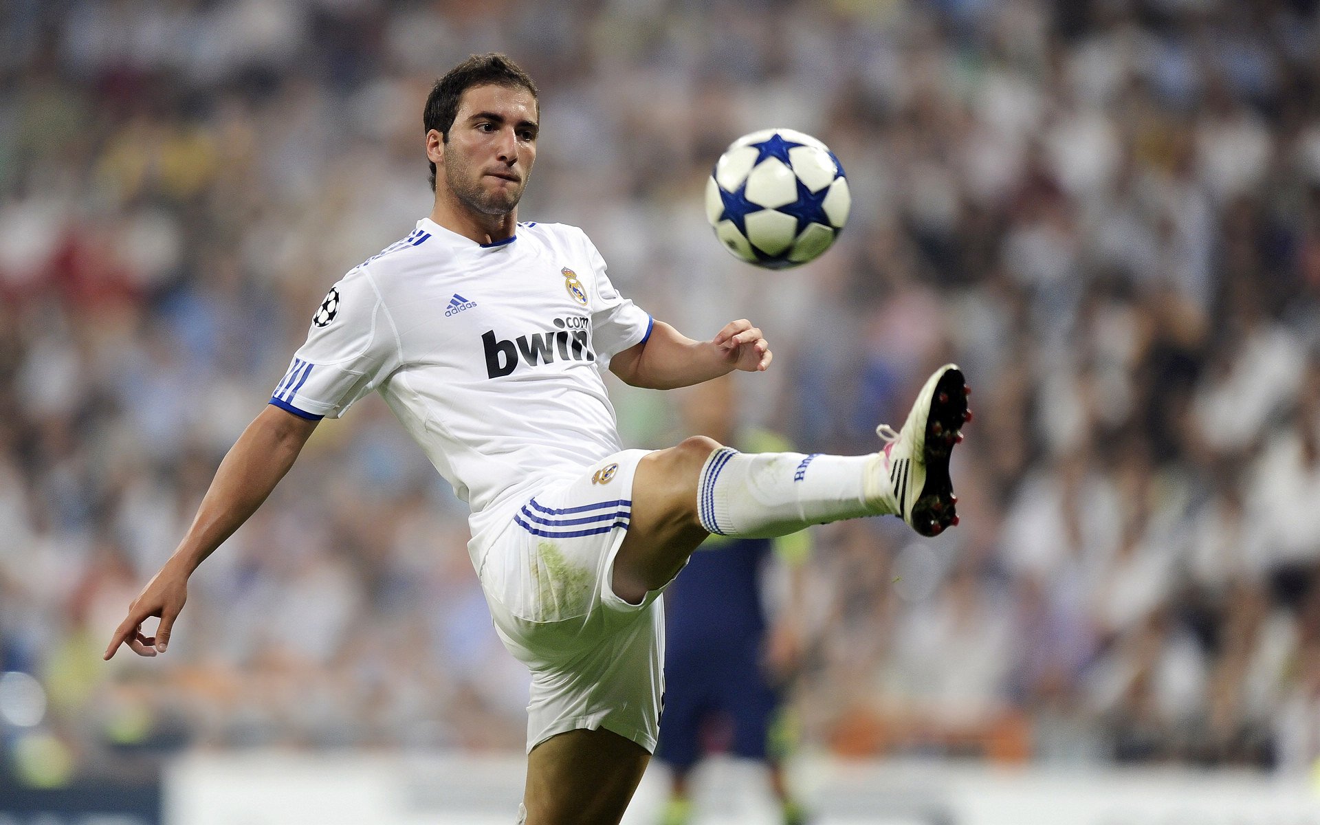 绿茵场上的字母哥，当个人能力在团队运动中绽放光芒